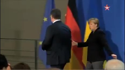 Конфузна ситуация на срещата между Меркел и Порошенко в Берлин