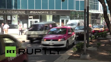 Таксита блокираха Мексико сити, за да протестират против UBER