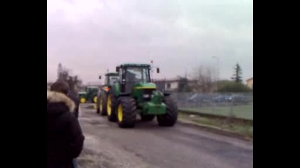 John Deere 8100 vs 7710