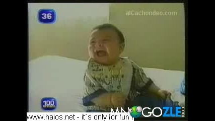 Бебе пада от смях!funny