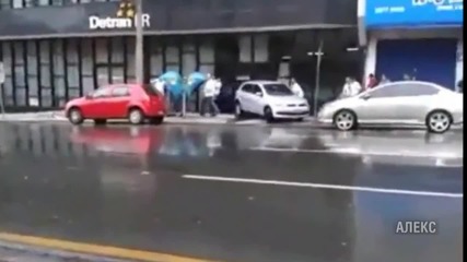 Нелека задача - жена паркира автомобил