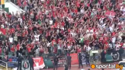 Радост и бомбички след гола на Цска