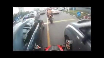 Ето какво се случва в Русия, когато катаджия се опита да спре мотоциклетист!