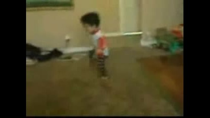 Голям Смях - бебе се опитва да танцува брейк(брейкарче) 
