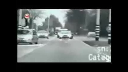 Преследване...mercedes C - Klass vs. Vw Golf R32 