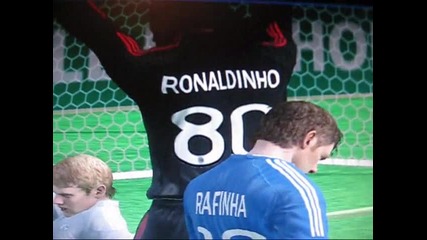 Ronaldinho финтове и гол ! Fifa 10