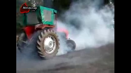 Трактор пали гумите 