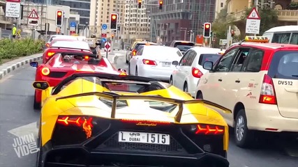 Lamborghini се запалва, докато шофьорът се фука