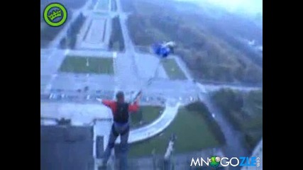 Руснак скача от училище с парашут