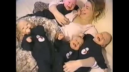 Бебоци се смеят