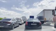 Тир и 2 коли се удариха в София, разпилени са плодове и зелечнуци