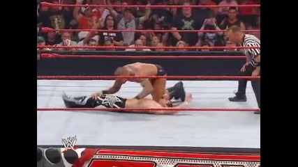 Randy Orton прави супер R K O на Evan Bourne