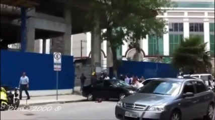 Маце троши колата на гаджето си