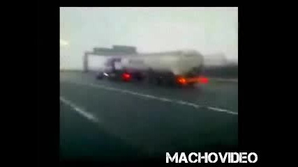 Камион се гаври с фолксваген ! 