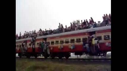 Най - претъпканият влак в света