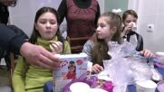 Полицаи раздадоха подаръци на украинските деца на Никулден (ВИДЕО)