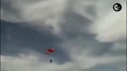 - човек се хвърля от самолет без парашут 