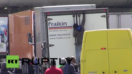 France: Desperate migrants target lorries amid Calais unrest