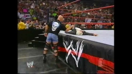 Ледения се развихря. | Raw 20/05/02 |