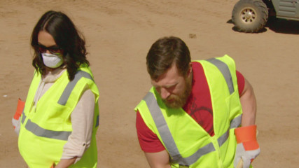 Daniel Bryan brings a pregnant Brie Bella on an eye-opening trip to the landfill: Total Bellas, Sept. 13, 2017