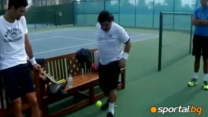 Марадона показа футболни умения с тенис топка на Джокович