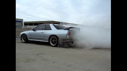 Nissan Skyline R32 Gtr Burnout 