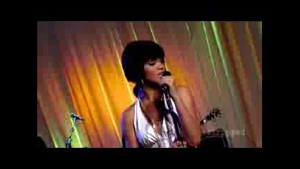 Rihanna-live