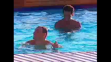 Big brother Бразилия готина мацка по бански до басейна 