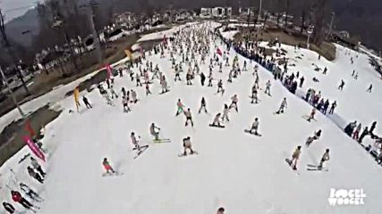 Ето как масово се забавляват руските момичета на последния останал сняг