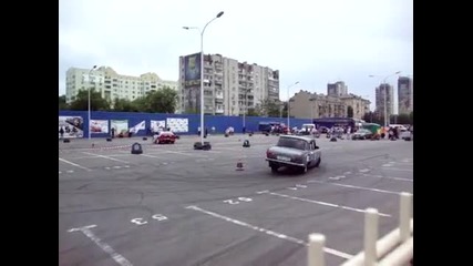 Moskvich 412 vs Honda Cr - x 