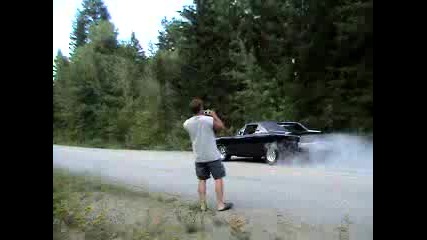 Страхотен Burnout с Dodge Charger R/t
