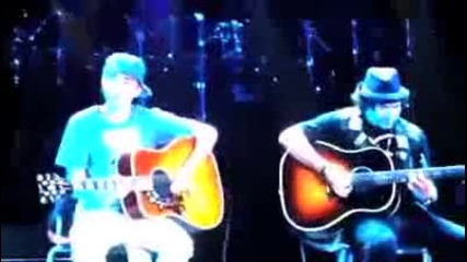 Justin Bieber изпълнява прекрасно Come Home To Me в Hong Kong!