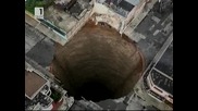 Огромна дупка погълна сграда - Новини