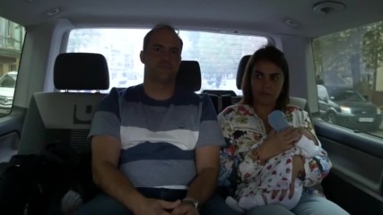 Нашата двойка от Бразилия получава паспорт на дете