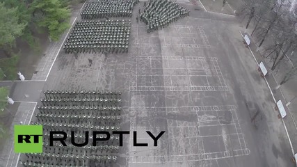 Дрон снима подготовката на войници за честване на Деня на победата