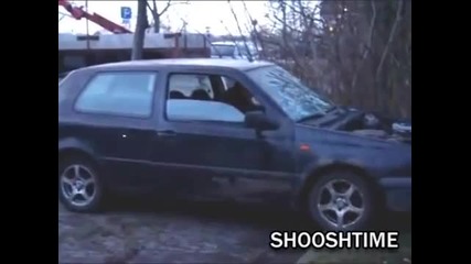 Унищожаване на Голф за 3 секунди ! (смях)
