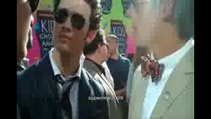 jonas brothersjustin bieber, selena gomez, taylor lautner, , demi lovato Orange carpet Kca 2010 [www