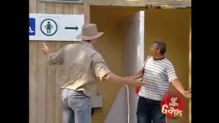 Сбърка тоалетната! смях..