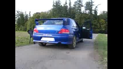 Mitsubishi Lancer Evo exhaust sound 
