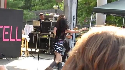 Selena Gomez - Naturally - Live at Six Flags St. Louis 8222010 