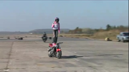 И момичетата го могат - Motorbike Girls
