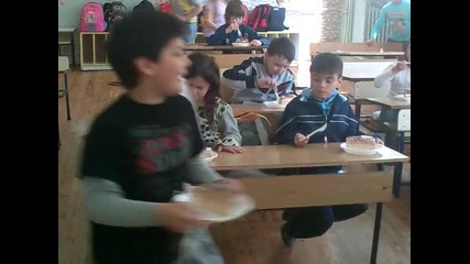 Rojden Den Lyutfi 2 Klas Na 9gd. 