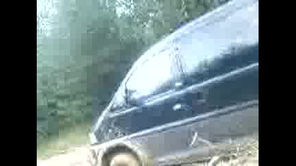 Закъсали в гората
