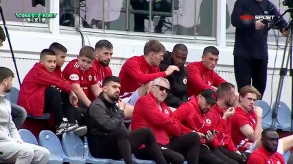 Дюкенс Назон гледа от скамейката контролата между ЦСКА и Корона