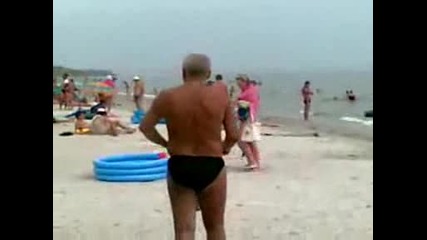 скрита камера пиян на плажа