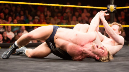 Тайлър Бейт vs. "Джентълмен" Джак Галахър - WWE UК Championship Match: WWE NXT, 26 April 2017