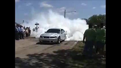 Ненормален Burnout На Ford Mustang 