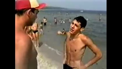 Тутурутка Митничар Плува В Морето