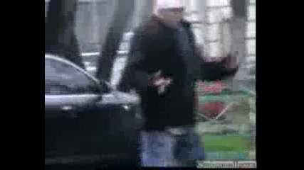Жена изхвърля мъжа си