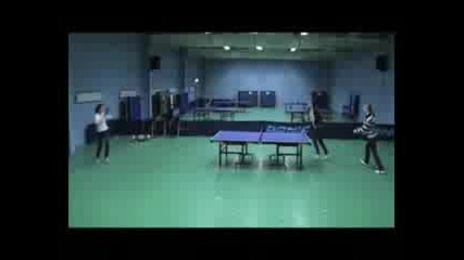 Ето Как 2 Момичета Играят Много Добре Тенис И Можеш Да Научиш Нещо От Тях